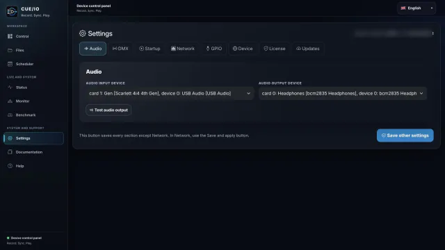 CUE/IO Settings lapa ar Audio, DMX, Startup, Network, GPIO, Device, License un Updates cilnēm